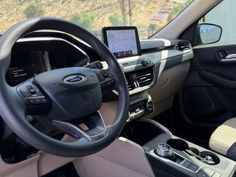 Used 2020 Ford Escape SE FWD image 4