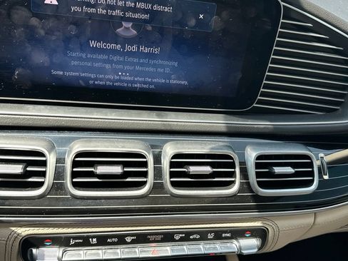 Used 2025 Mercedes-Benz GLS 450 4MATIC image 13