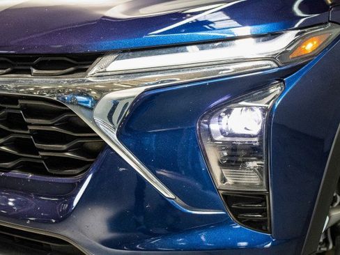 Used 2024 Chevrolet Trax LT w/ Driver Confidence Package image 2