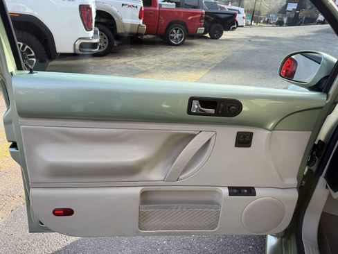 Used 2008 Volkswagen Beetle S image 22