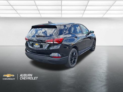 Used 2023 Chevrolet Equinox LS w/ LS Convenience Package AWD/4WD image 3