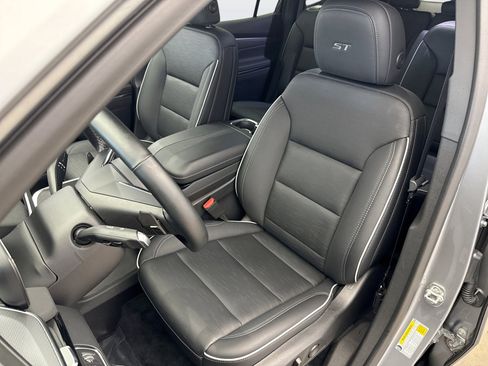 Used 2025 Buick Enclave Sport Touring AWD/4WD image 11