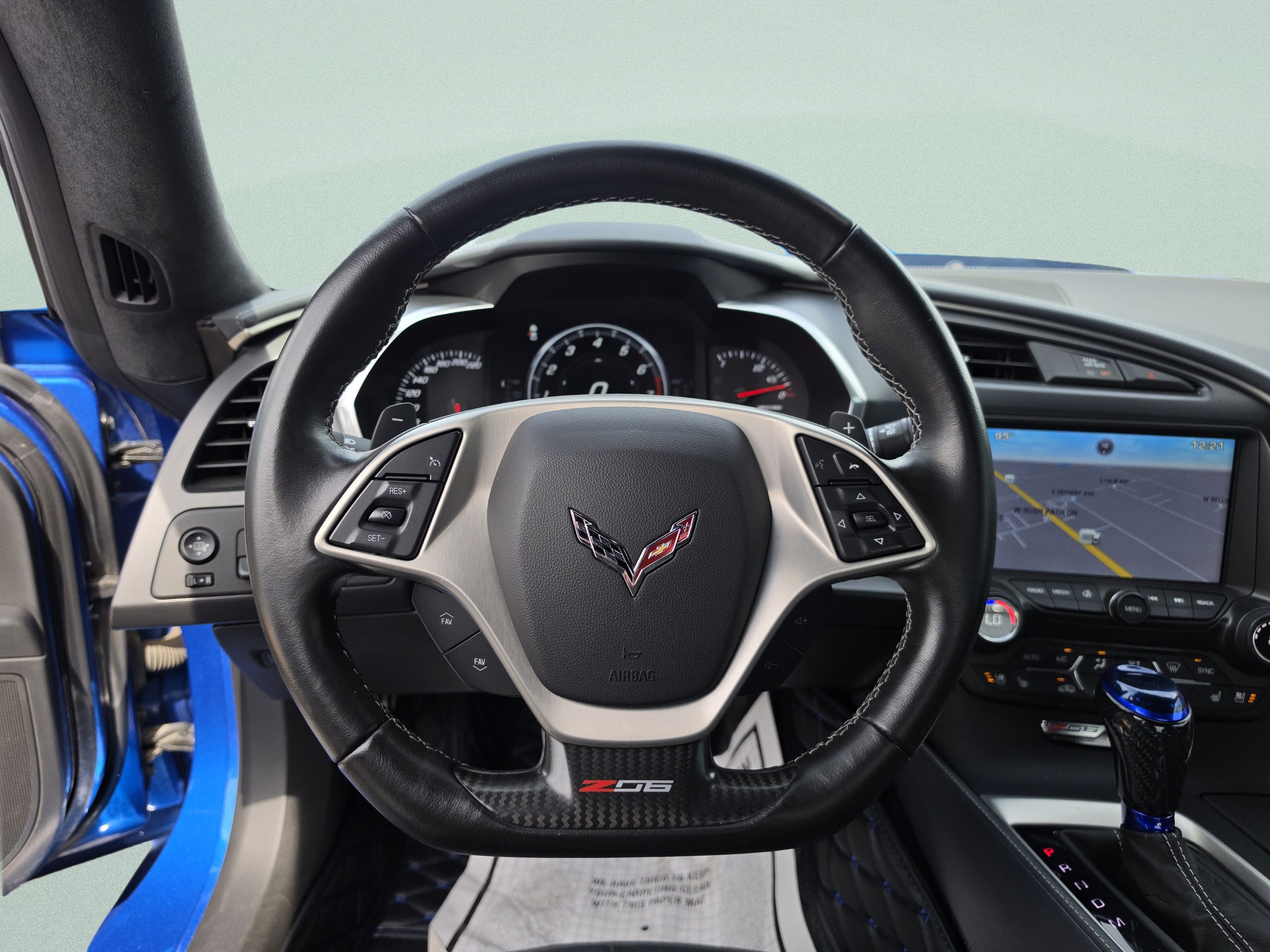 Used 2015 Chevrolet Corvette Z06 w/ 3LZ Preferred Equipment Group RWD image 19