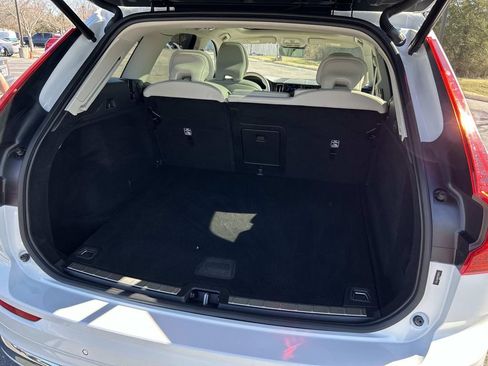 Used 2023 Volvo XC60 B5 Plus image 13