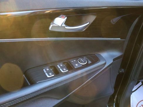 Used 2019 Kia Sorento LX image 23