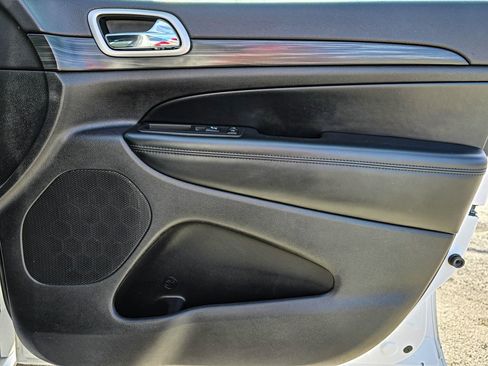 Used 2019 Jeep Grand Cherokee Altitude image 36