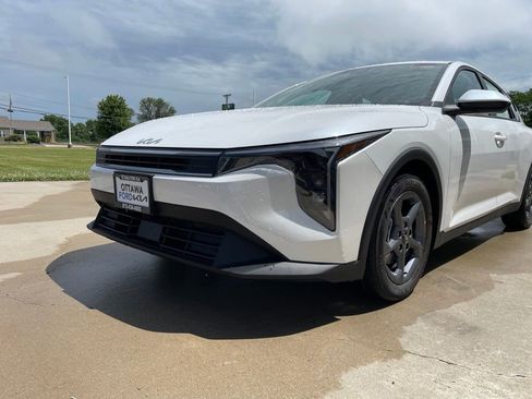 New 2026 Kia K4 FWD image 14