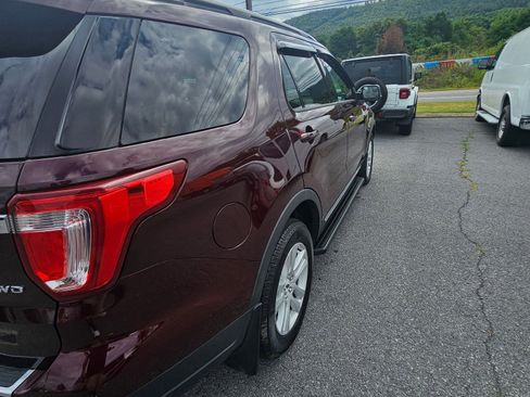 Used 2018 Ford Explorer XLT w/ Equipment Group 202A image 8