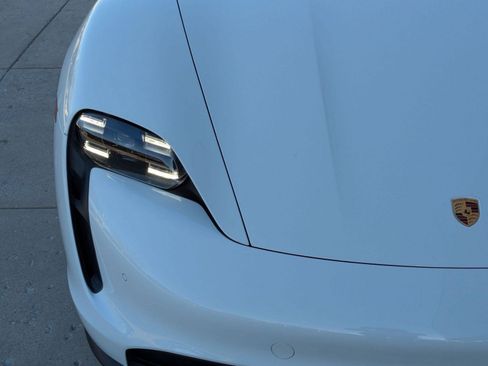 Used 2021 Porsche Taycan image 12