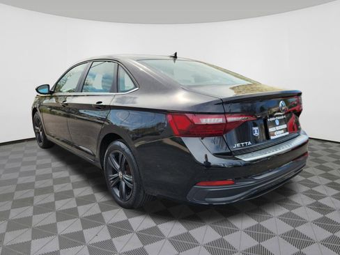 Certified 2023 Volkswagen Jetta SE FWD image 3
