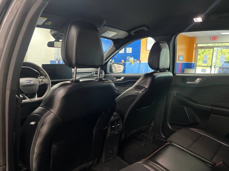 Used 2023 Ford Escape ST-Line w/ Tech Pack #1 AWD/4WD image 17
