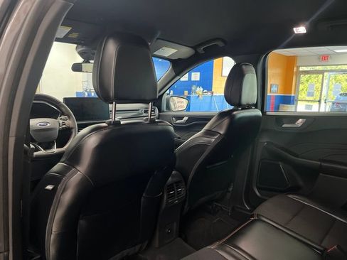 Used 2023 Ford Escape ST-Line w/ Tech Pack #1 AWD/4WD image 17