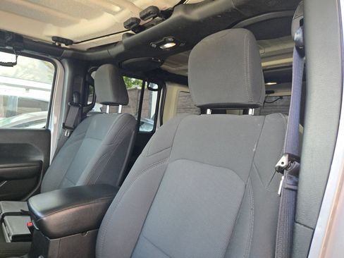 Used 2018 Jeep Wrangler Unlimited Sport S AWD/4WD image 8