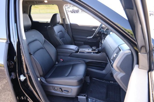 Certified 2025 Nissan Pathfinder SL w/ SL Premium Package FWD image 30