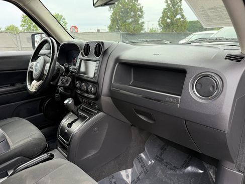 Used 2012 Jeep Patriot Latitude FWD image 19