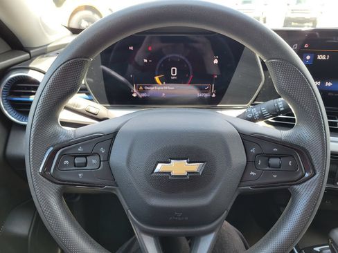 Used 2024 Chevrolet Trax LT FWD image 31