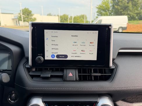 Used 2025 Toyota RAV4 XLE FWD image 23