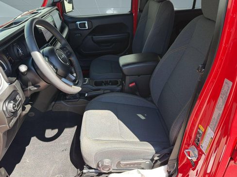Used 2024 Jeep Gladiator Sport AWD/4WD image 4