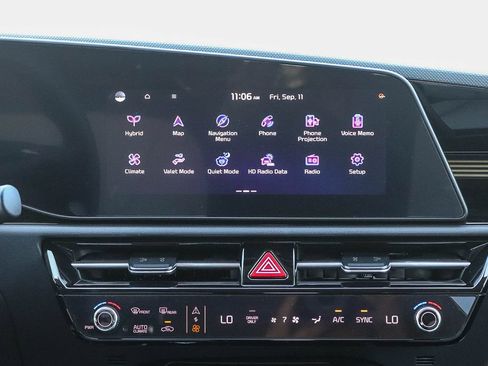 Certified 2025 Kia Niro FWD image 13