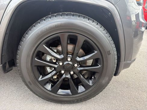 Used 2019 Jeep Grand Cherokee Altitude RWD image 14