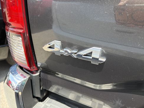 Used 2019 Toyota Tacoma SR5 AWD/4WD image 8
