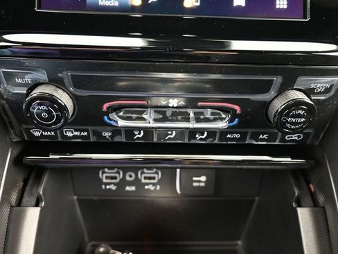 New 2025 Jeep Grand Cherokee Laredo AWD/4WD image 17