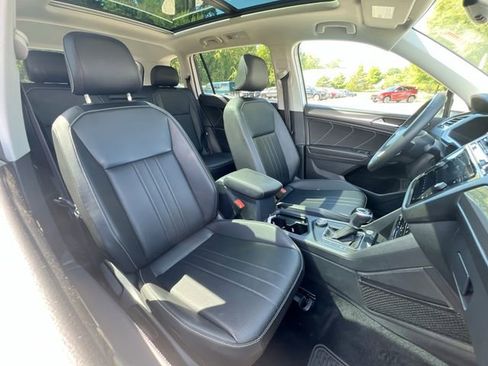 Certified 2022 Volkswagen Tiguan SE w/ Panoramic Sunroof Package image 24