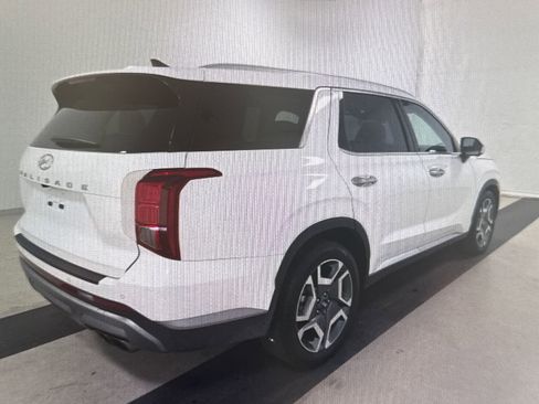 Used 2024 Hyundai Palisade SEL w/ Premium Package FWD image 2