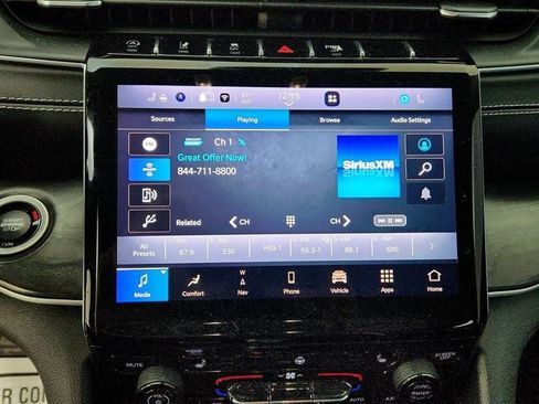 Used 2022 Jeep Grand Cherokee Limited image 15