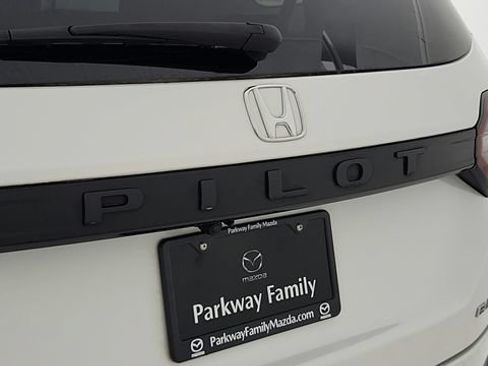 Used 2025 Honda Pilot Elite image 13