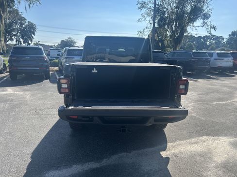 New 2025 Jeep Gladiator Sport image 6