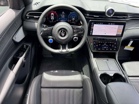 New 2025 Maserati Grecale GT image 32