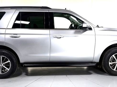 Used 2021 Ford Expedition XLT AWD/4WD image 2