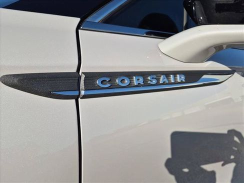 Used 2023 Lincoln Corsair FWD image 12