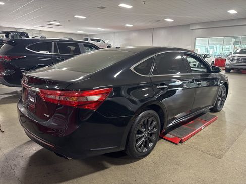 Used 2018 Toyota Avalon XLE Plus image 2