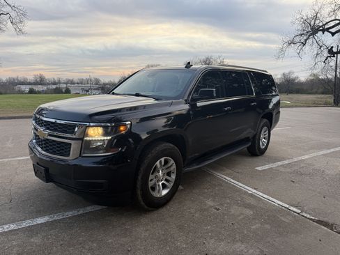 Used 2019 Chevrolet Suburban LT image 1