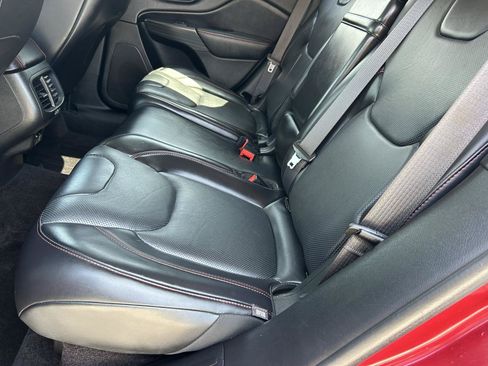 Used 2016 Jeep Cherokee Trailhawk w/ Comfort/Convenience Group AWD/4WD image 13