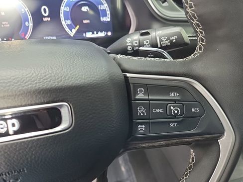 Used 2024 Jeep Grand Cherokee Limited w/ Luxury Tech Group II image 15