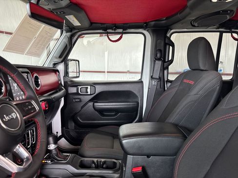 Used 2023 Jeep Gladiator Rubicon w/ Cold Weather Group image 11