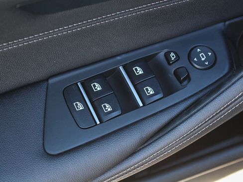 Certified 2023 BMW 530e w/ Convenience Package image 20