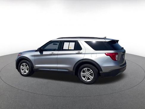 Used 2024 Ford Explorer XLT w/ Equipment Group 202A RWD image 10