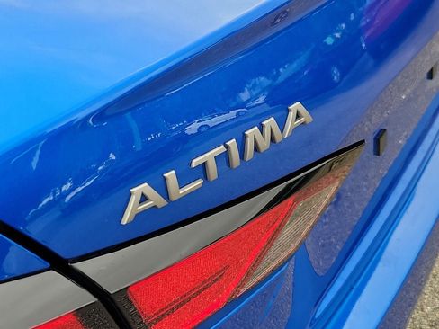 Used 2025 Nissan Altima 2.5 SV FWD image 6