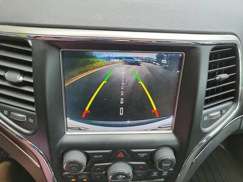 Used 2018 Jeep Grand Cherokee Limited RWD image 19