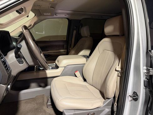 Used 2019 Ford Expedition Limited AWD/4WD image 9