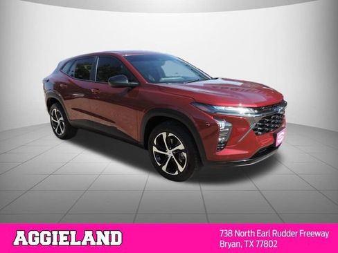 Used 2025 Chevrolet Trax RS w/ Driver Confidence Package FWD image 3