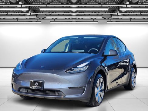 Used 2023 Tesla Model Y Long Range image 5