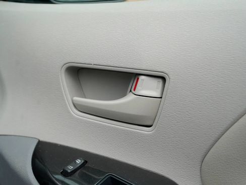 Used 2014 Toyota Sienna LE FWD image 24