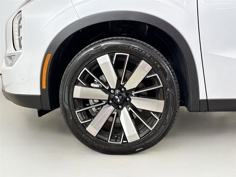 New 2026 Mitsubishi Outlander SE image 28