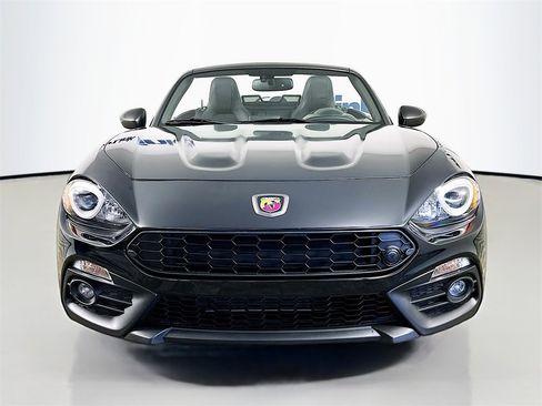 Used 2017 FIAT 124 Spider Abarth image 2