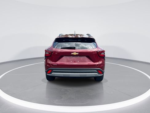 Used 2025 Chevrolet Trax LT w/ LT Convenience Package FWD image 8